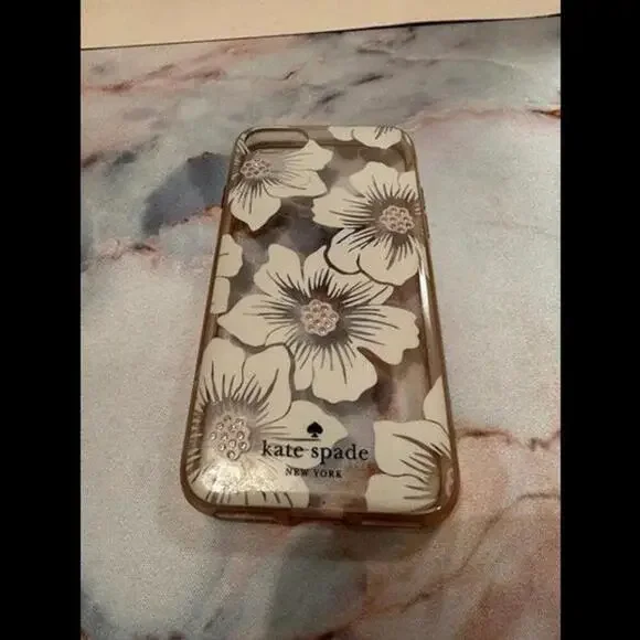 Kate Spade iPhone 11 Case - Elevate Your Device w/ Style & Sophistication! - Picture 2 of 2